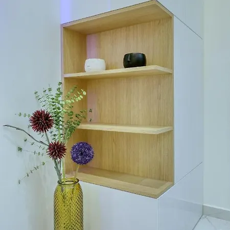 Rino Luxury * ザダル