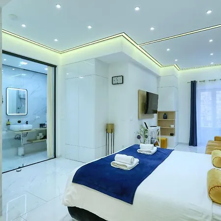 Rino Luxury アパート